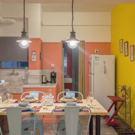 "Casa De Colores", Next To The Metro Atény Exteriér fotografie