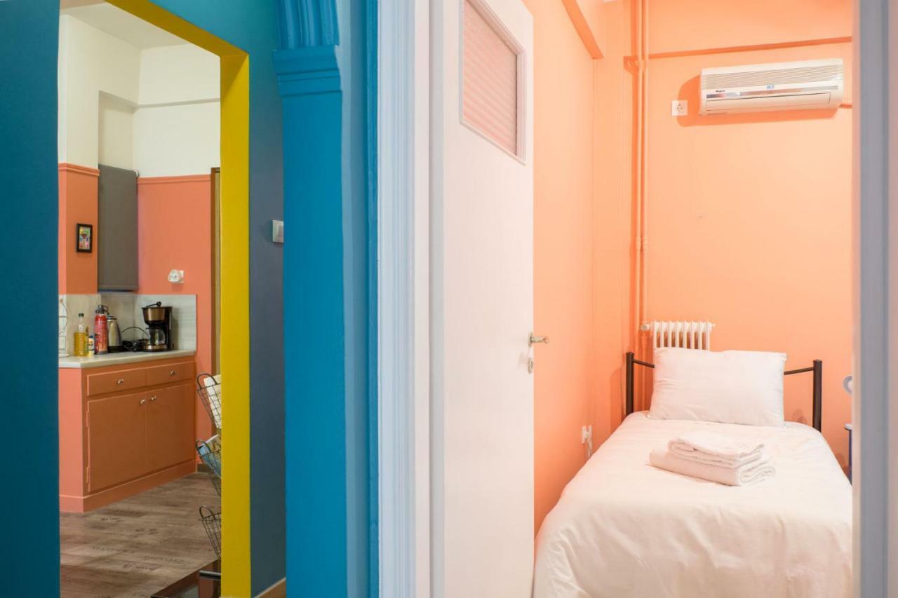 "Casa De Colores", Next To The Metro Atény Exteriér fotografie