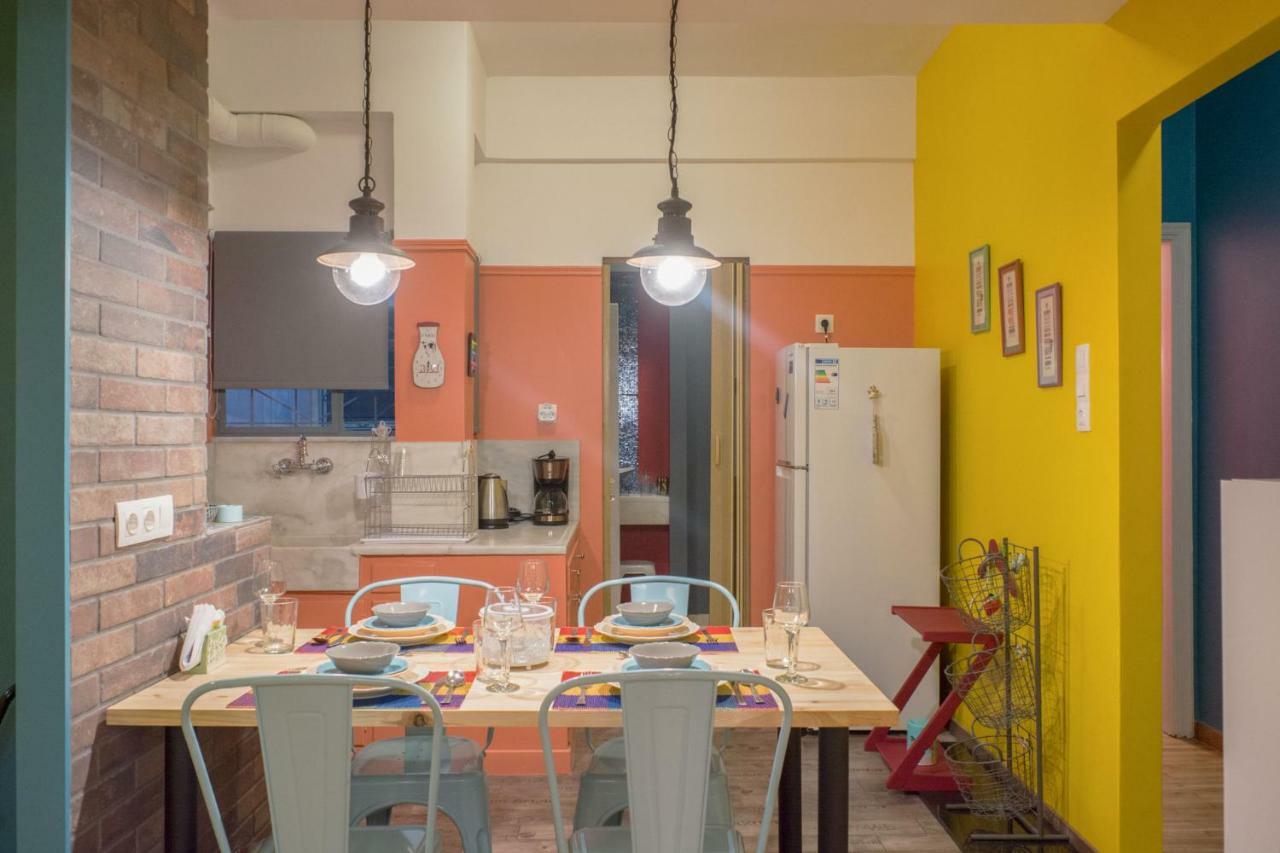 "Casa De Colores", Next To The Metro Atény Exteriér fotografie