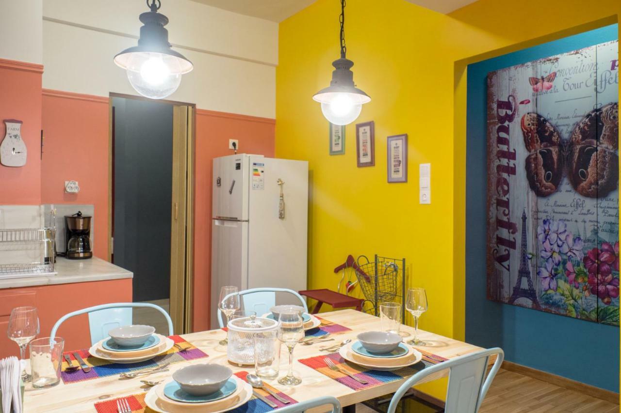 "Casa De Colores", Next To The Metro Atény Exteriér fotografie